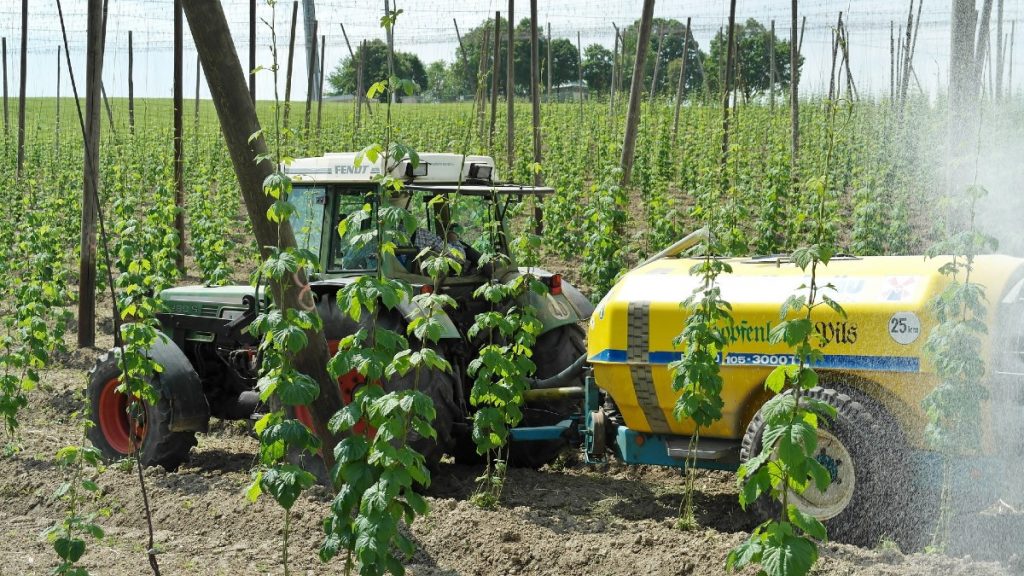 Advantages and Disadvantages of Commercial Agriculture
