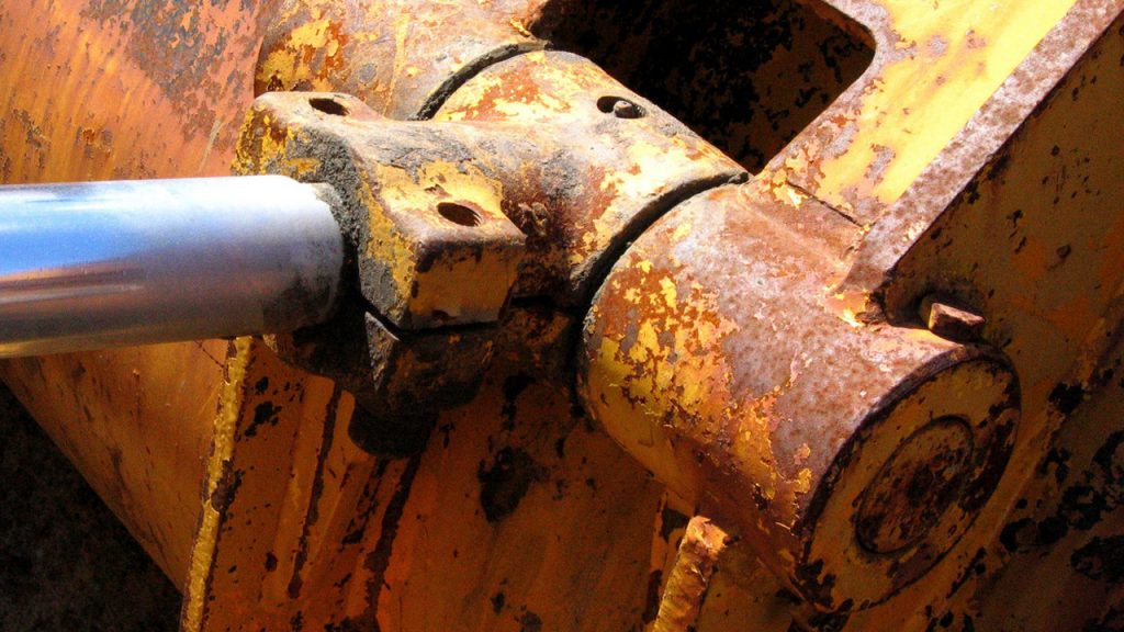 How Do You Check The Hydraulic Fluid In A Tractor?