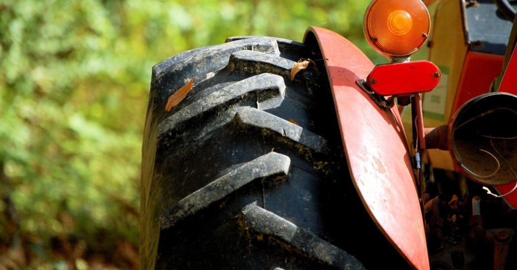 Tubeless Tractor Tires: 10 Things You Need to Know About them