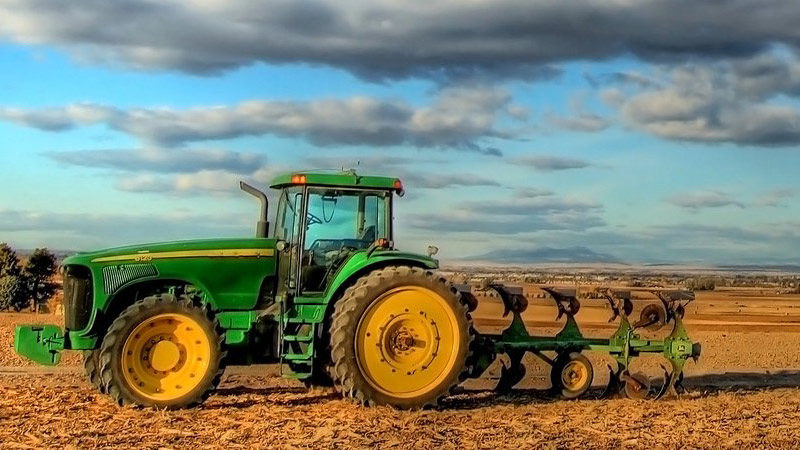 Why Do Tractors Have Smaller Front Wheels And Large Rear Wheels?